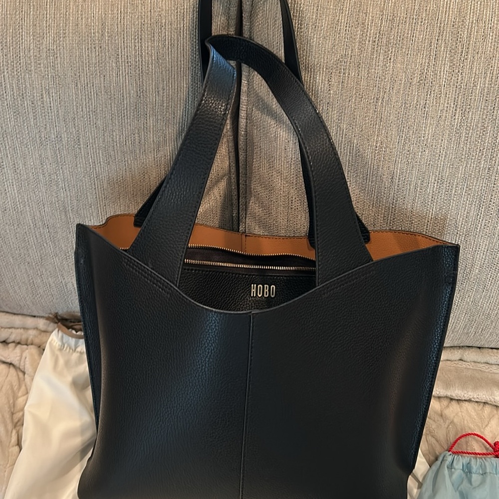 HOBO Black and Tan Shoulder Bag w/Wallet - Picture 4 of 8